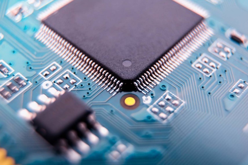 Pengertian IC (Integrated Circuit): Fungsi, Jenis-Jenis dan Cara Kerja