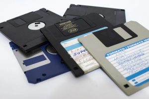 Kelebihan dan Kekurangan Floppy Disk